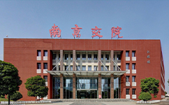 文化標(biāo)識(shí)：校名題寫(xiě) / ?；赵O(shè)計(jì)