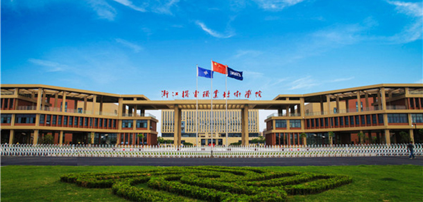 大學(xué)校志：校名、校標(biāo)、校訓(xùn)、校徽、校旗、校歌