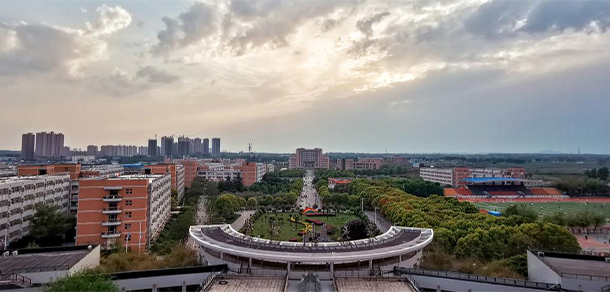 大學(xué)校志：校名、校標(biāo)、校訓(xùn)、?；铡⑿Ｆ?、校歌