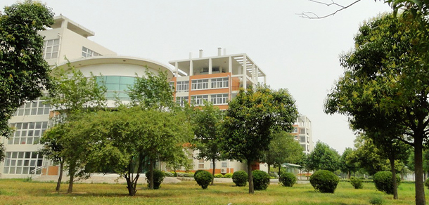 許昌職業(yè)技術(shù)學院 - 最美大學