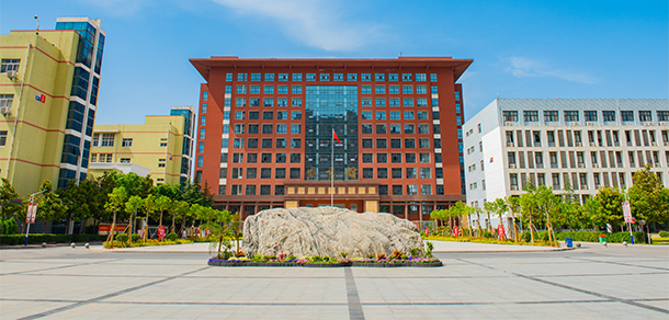大學(xué)校志：校名、校標、校訓(xùn)、?；?、校旗、校歌