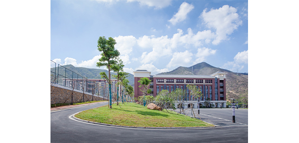 廣東肇慶航空職業(yè)學院 - 最美大學