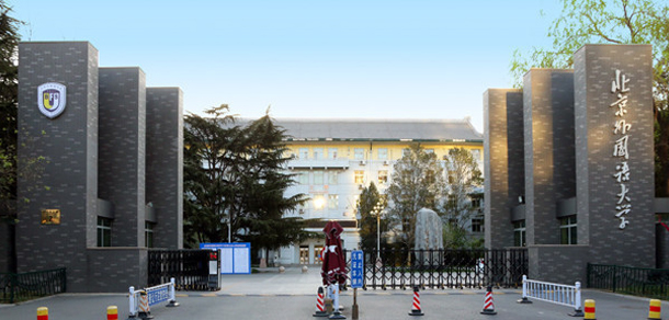 大學(xué)校志：校名、校標(biāo)、校訓(xùn)、校徽、校旗、校歌