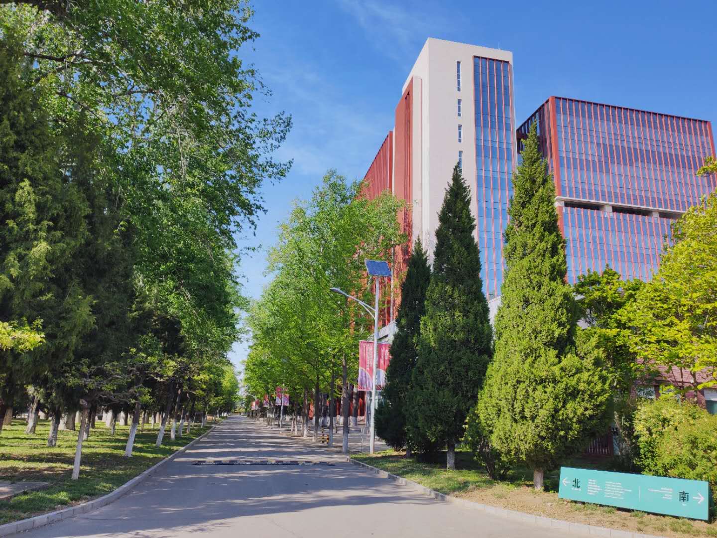 北京工業(yè)大學耿丹學院-校園風景