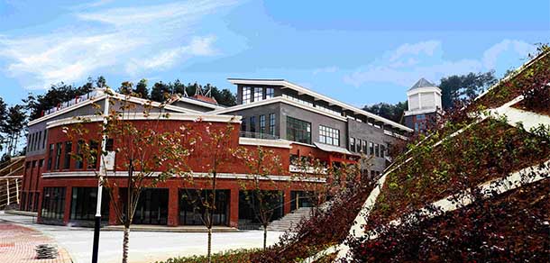 茅臺(tái)學(xué)院 - 最美院校