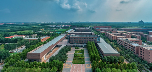 大學(xué)校志：校名、校標(biāo)、校訓(xùn)、?；?、校旗、校歌