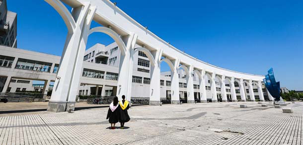 上海對外經(jīng)貿大學 - 最美大學