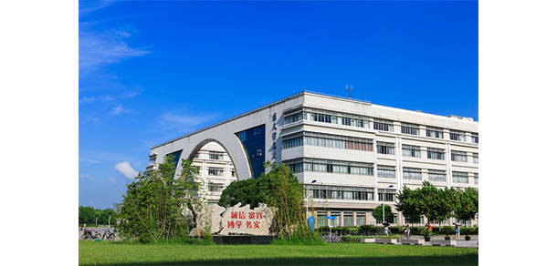 上海對外經(jīng)貿大學 - 最美大學