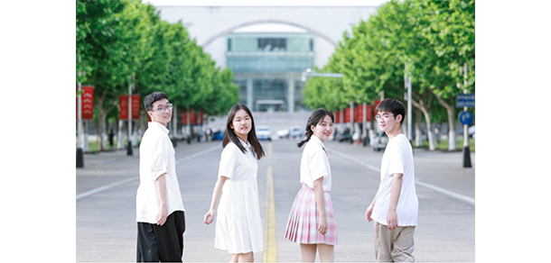 上海對外經(jīng)貿大學 - 最美大學