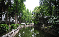 文化標(biāo)識(shí)：校名題寫 / ?；赵O(shè)計(jì)