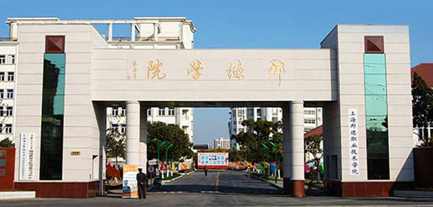 大學(xué)校志：校名、校標(biāo)、校訓(xùn)、校徽、校旗、校歌